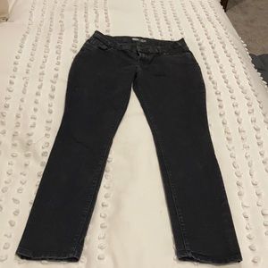 4/$12 Old navy flirt jeans